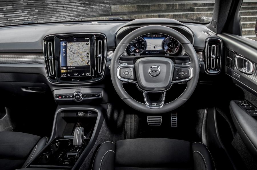 Торпедо Volvo XC40 T5 R-Design 2017 года  (UK) (фото 20 из 41)